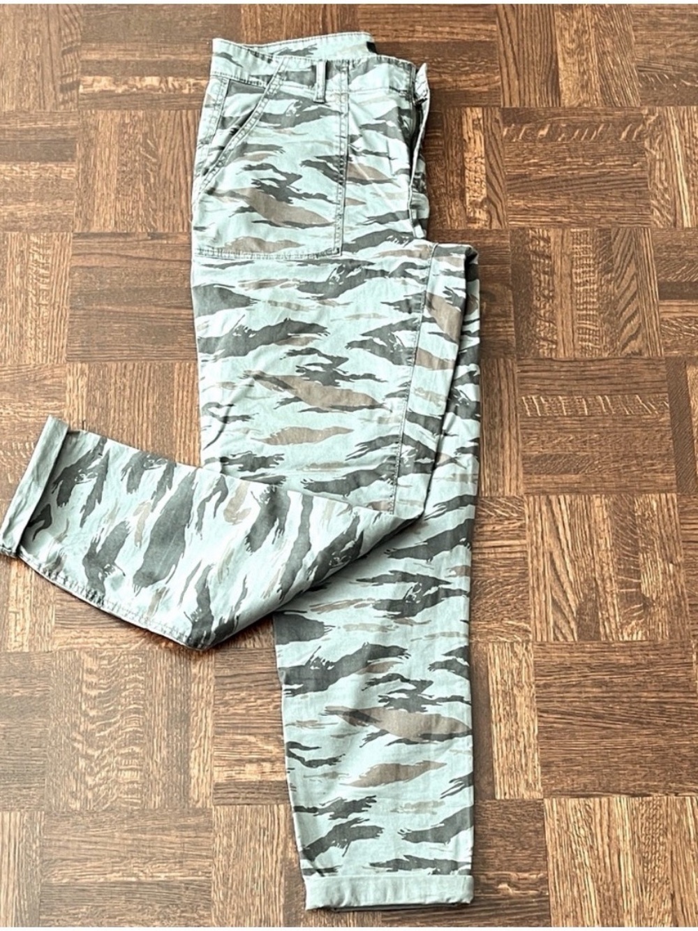 Women’s camouflage cargo pants